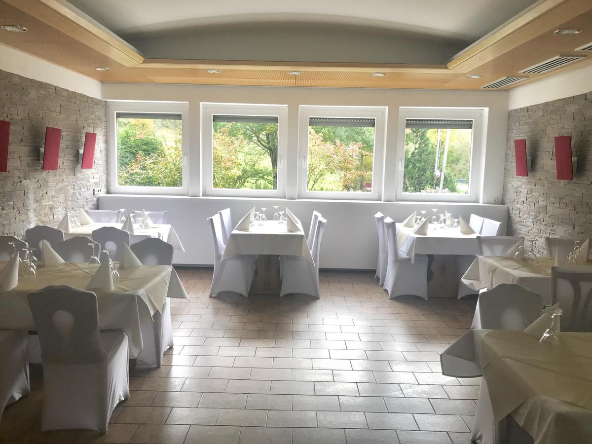 Hotel Gasthof Zum Lowen Wiechs am Randen Extérieur photo
