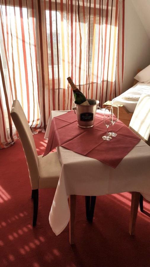 Hotel Gasthof Zum Lowen Wiechs am Randen Extérieur photo
