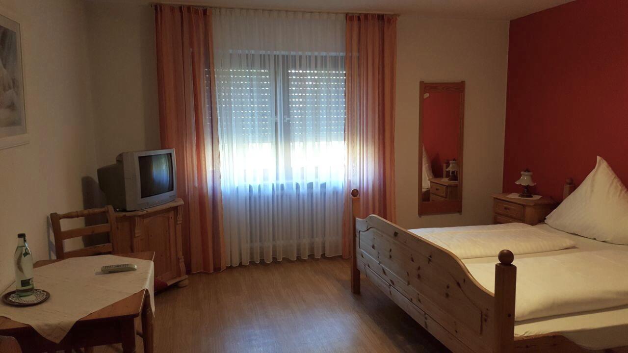 Hotel Gasthof Zum Lowen Wiechs am Randen Extérieur photo
