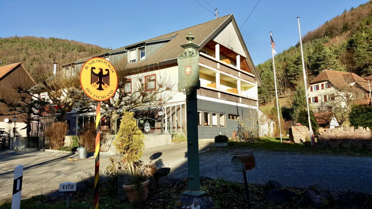 Hotel Gasthof Zum Lowen Wiechs am Randen Extérieur photo