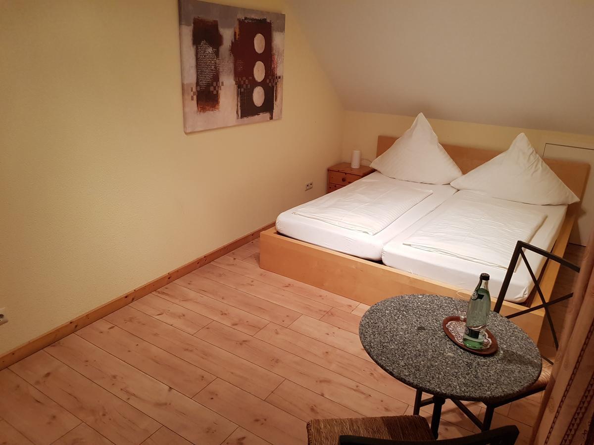 Hotel Gasthof Zum Lowen Wiechs am Randen Extérieur photo