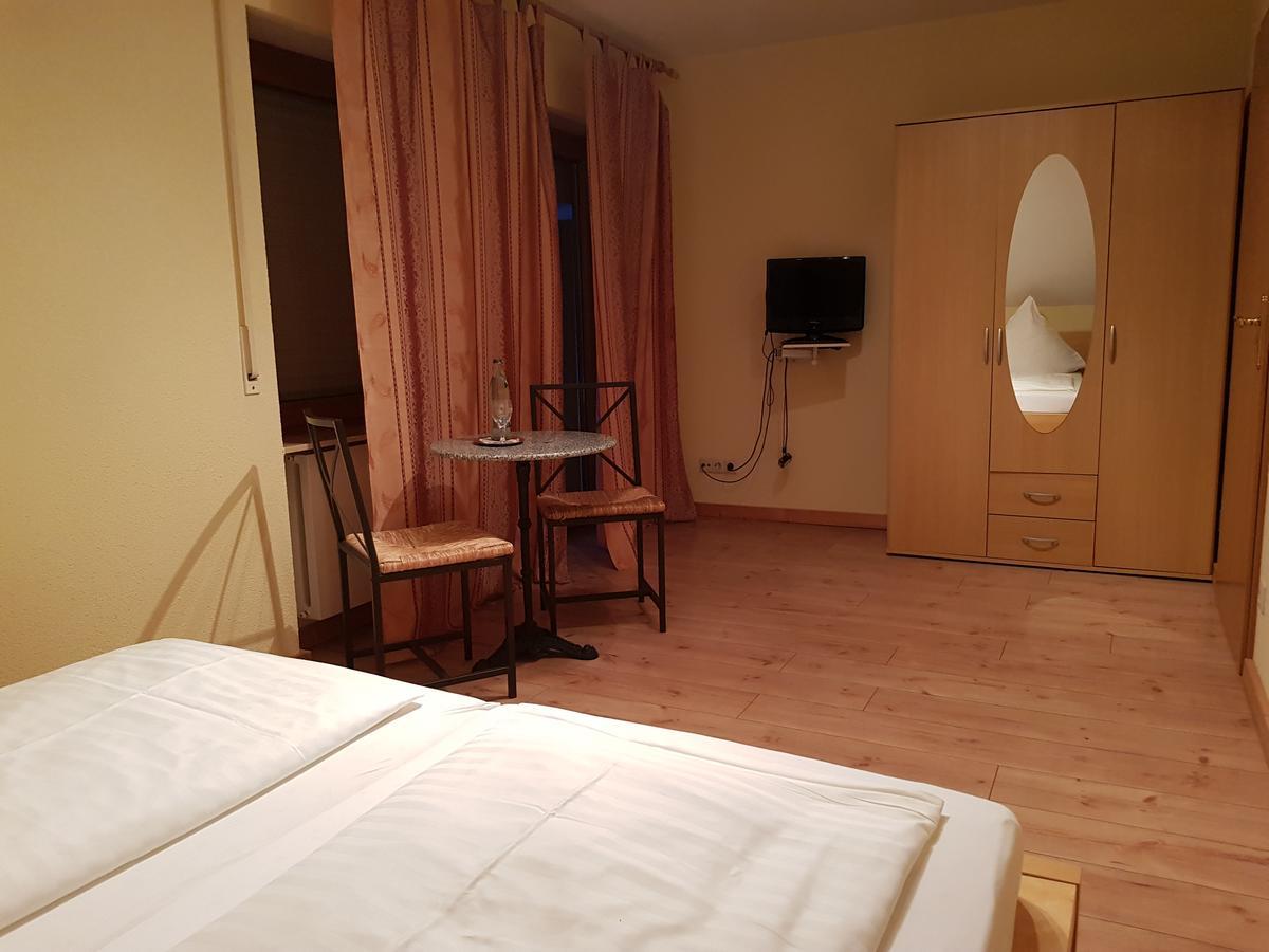 Hotel Gasthof Zum Lowen Wiechs am Randen Extérieur photo