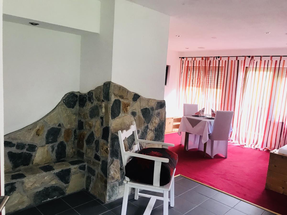 Hotel Gasthof Zum Lowen Wiechs am Randen Extérieur photo